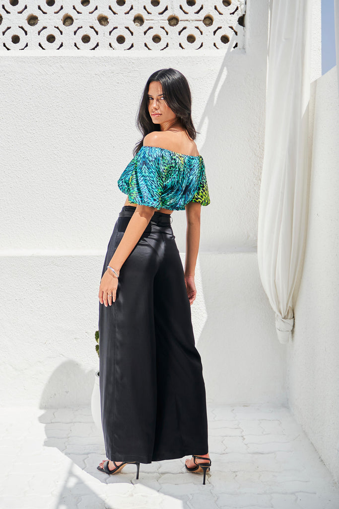 Elevate your vacation style with our off-shoulder crop top in fierce animal prints. Embrace luxury and sophistication